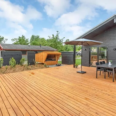 In With 3 Bedrooms, Sauna And Wifi